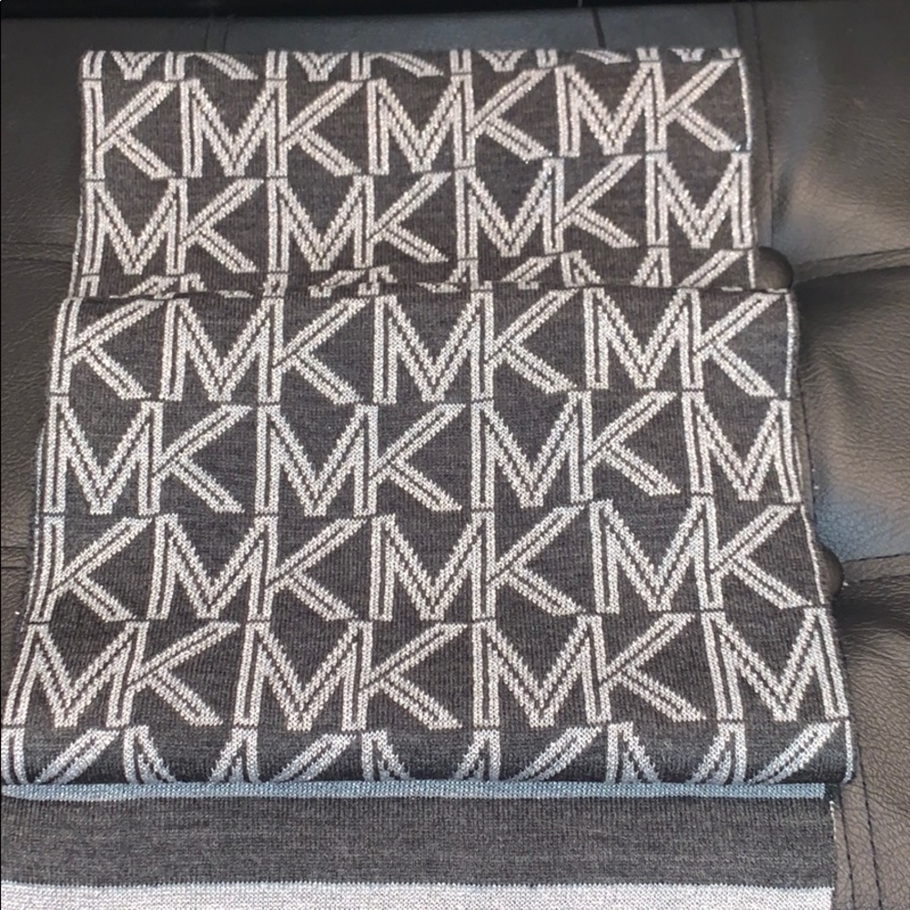 MK scarf